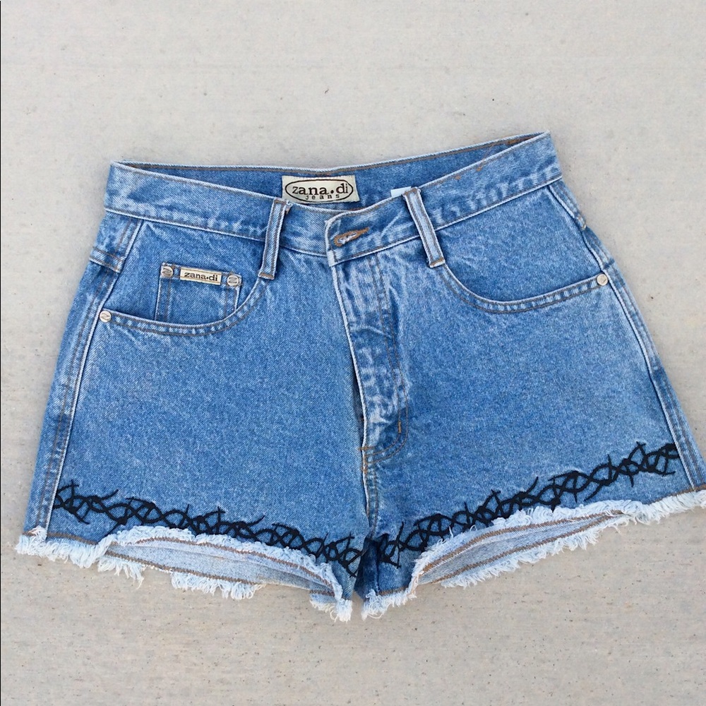 VINTAGE FRAYED HEM SHORTS